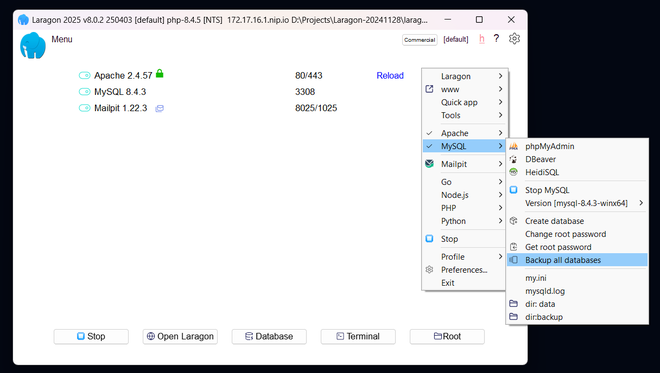 Pannello di controllo di Laragon con i servizi Apache e MySQL avviati e il menu delle versioni di PHP