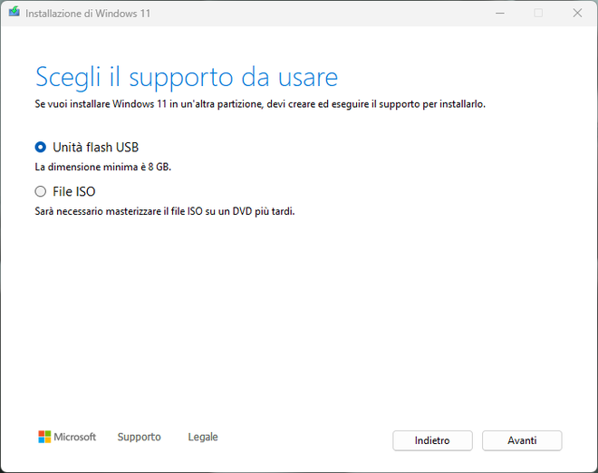 Schermata del Media Creation Tool per creare il supporto di installazione USB o DVD