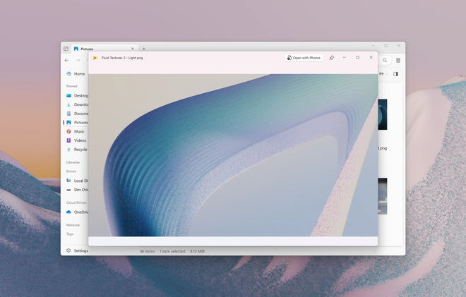 Finestra di anteprima di Peek aperta su un file selezionato in Esplora file