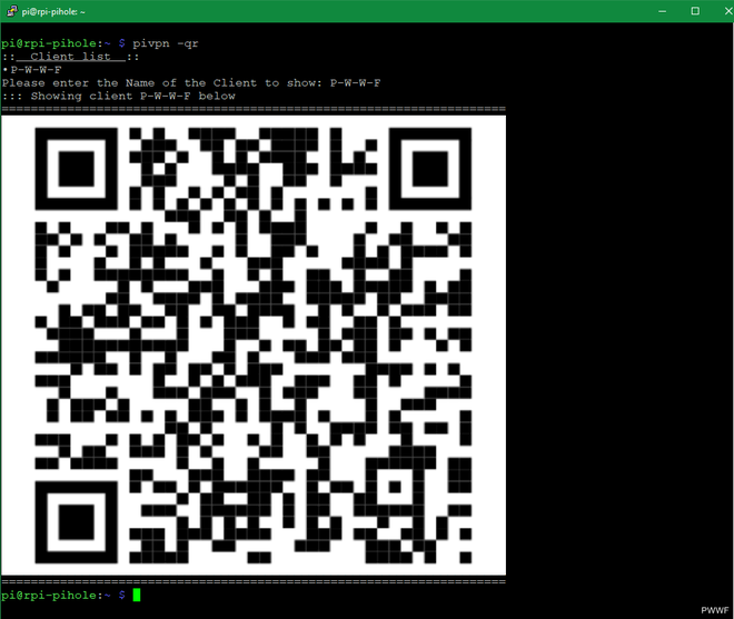 Terminale con la procedura guidata di PiVPN che genera il codice QR di un profilo client